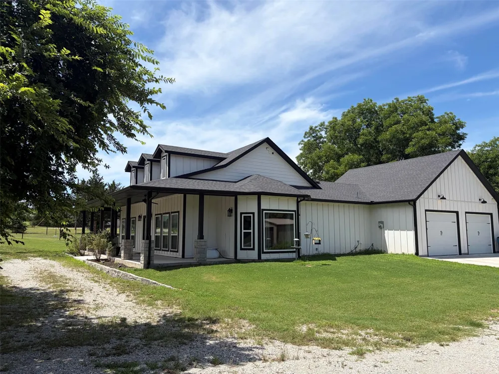 410 S Wickham Street Alvord, TX 76225
