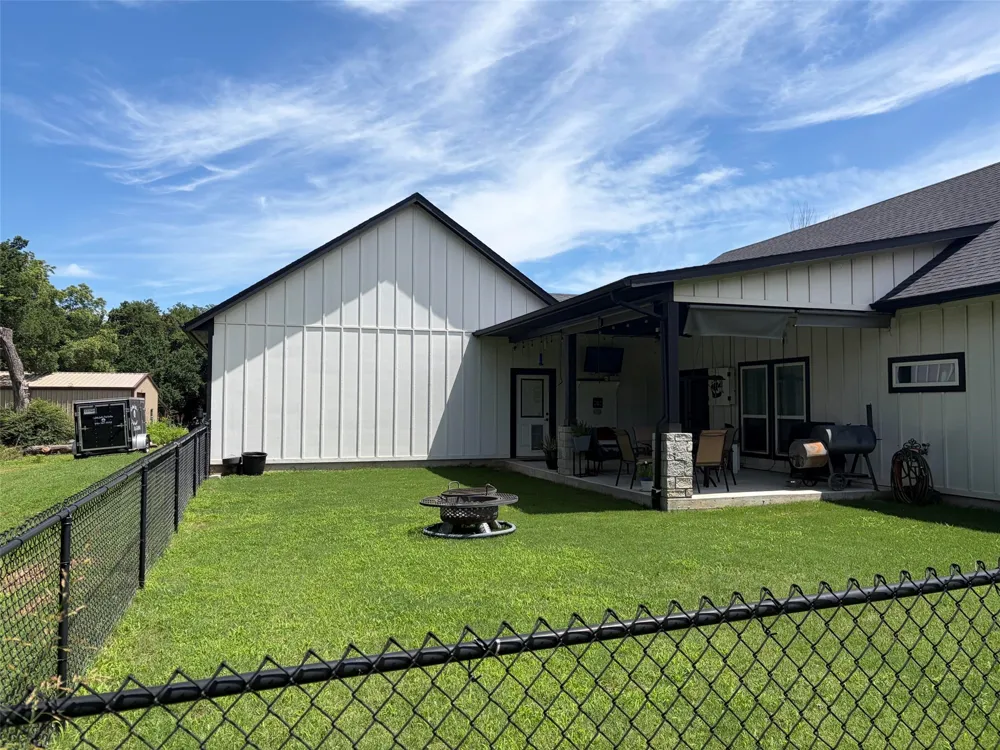 410 S Wickham Street Alvord, TX 76225