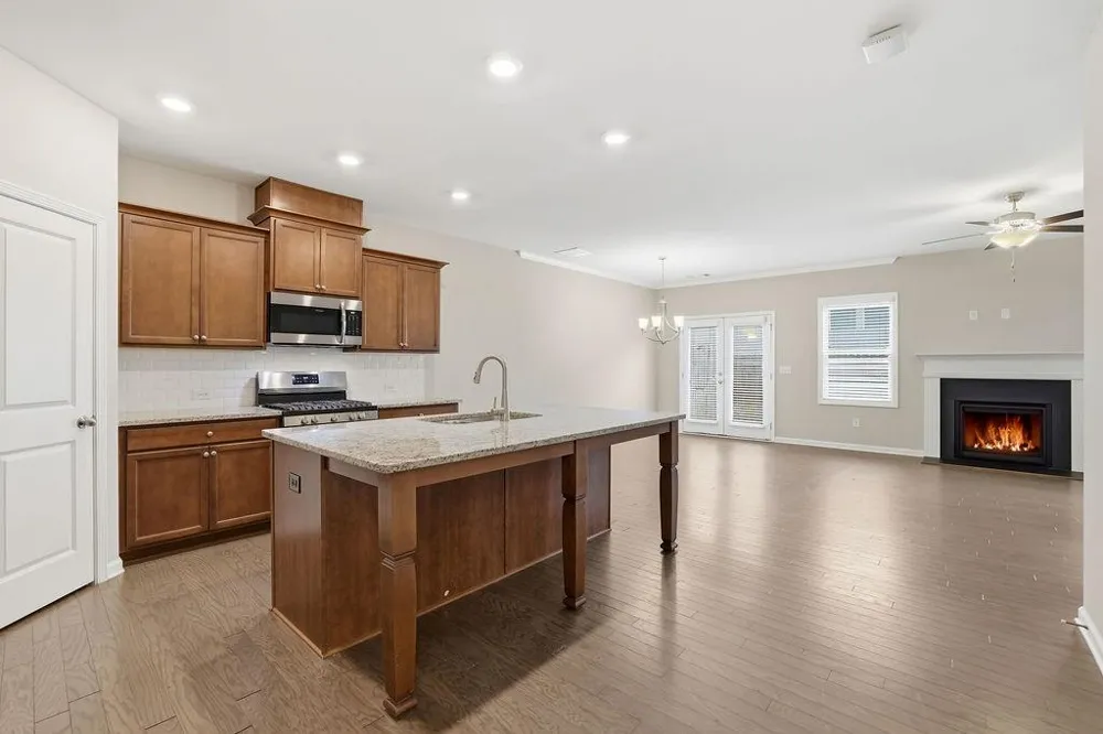 1162 Lanier Willow Path Buford, GA 30518