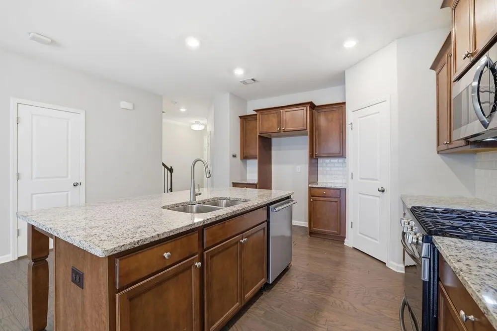 1162 Lanier Willow Path Buford, GA 30518