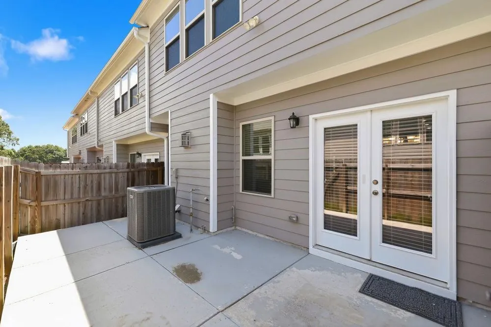 1162 Lanier Willow Path Buford, GA 30518