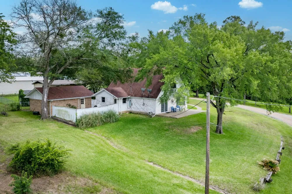 100 W Oak Acres Drive Malakoff, TX 75148