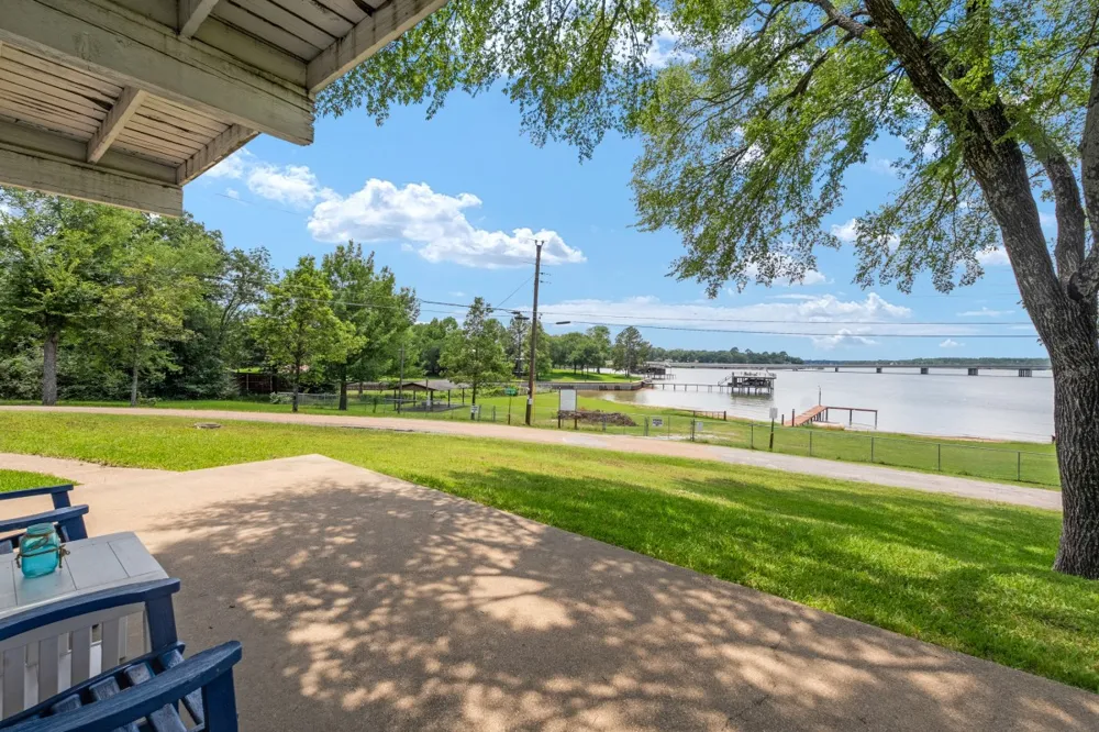 100 W Oak Acres Drive Malakoff, TX 75148
