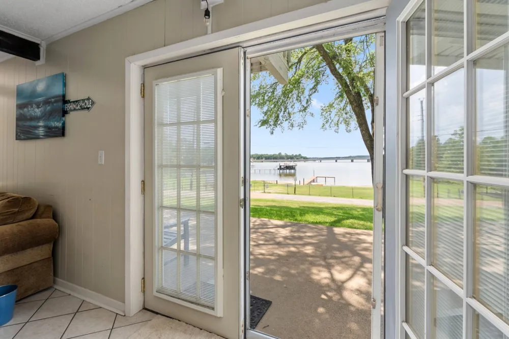 100 W Oak Acres Drive Malakoff, TX 75148