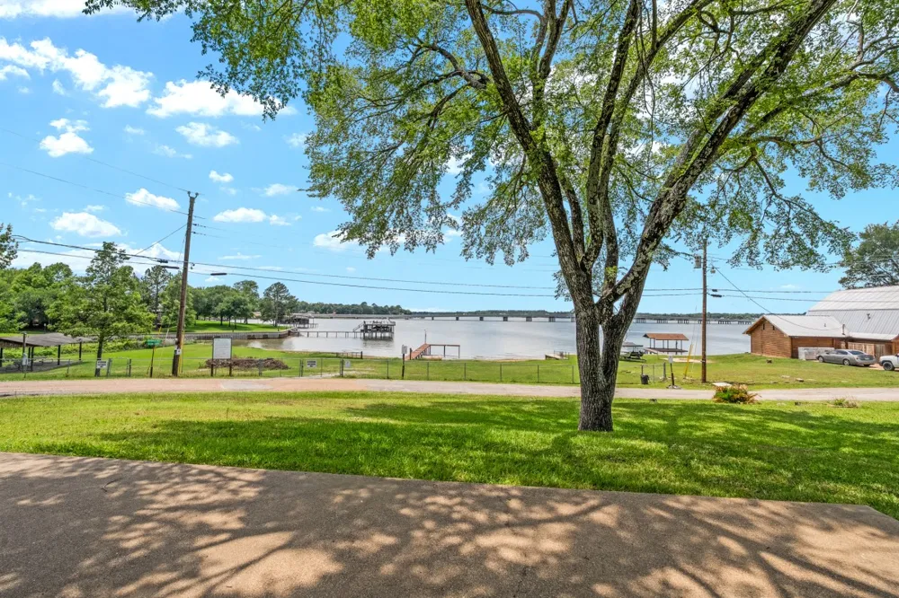 100 W Oak Acres Drive Malakoff, TX 75148