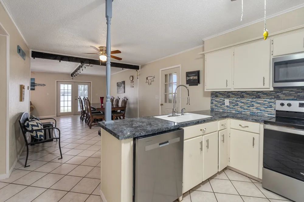 100 W Oak Acres Drive Malakoff, TX 75148