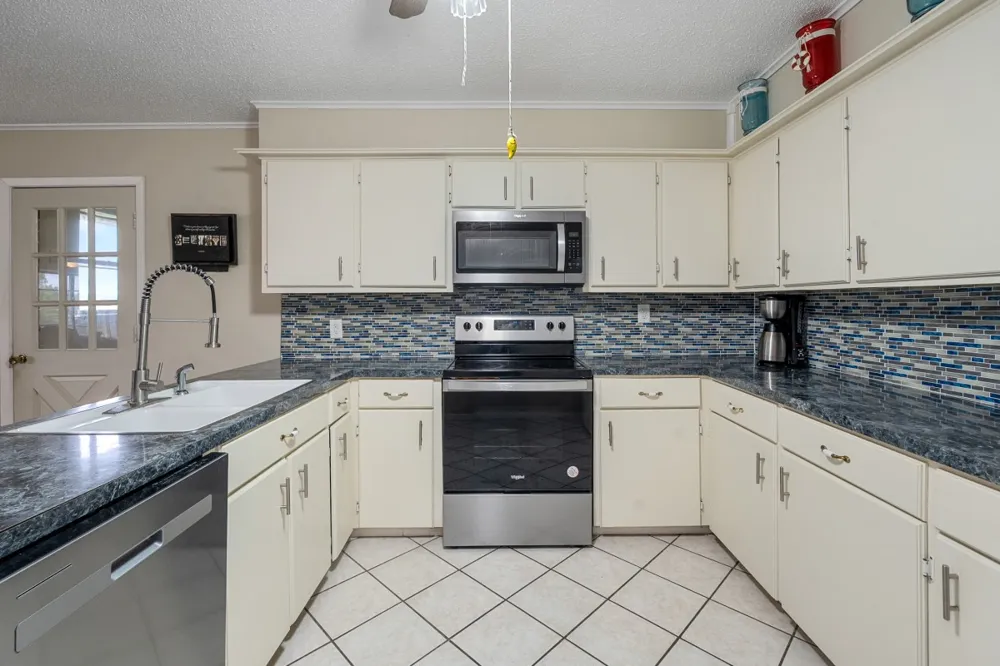 100 W Oak Acres Drive Malakoff, TX 75148