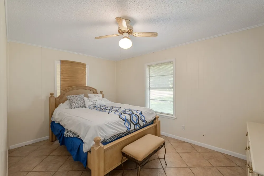 100 W Oak Acres Drive Malakoff, TX 75148