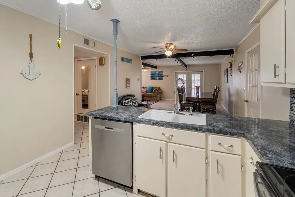 100 W Oak Acres Drive Malakoff, TX 75148