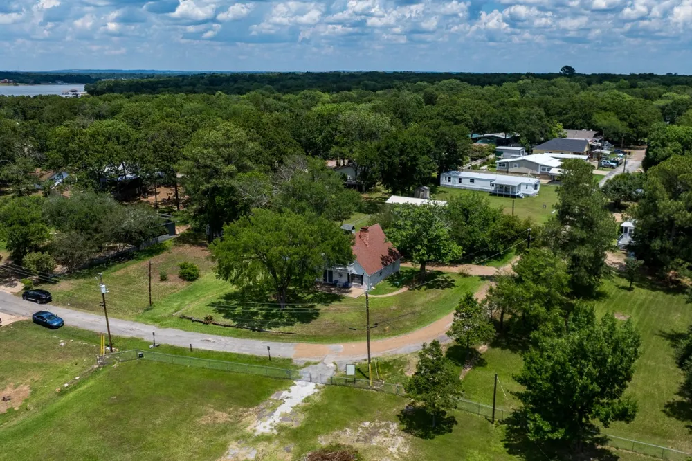 100 W Oak Acres Drive Malakoff, TX 75148