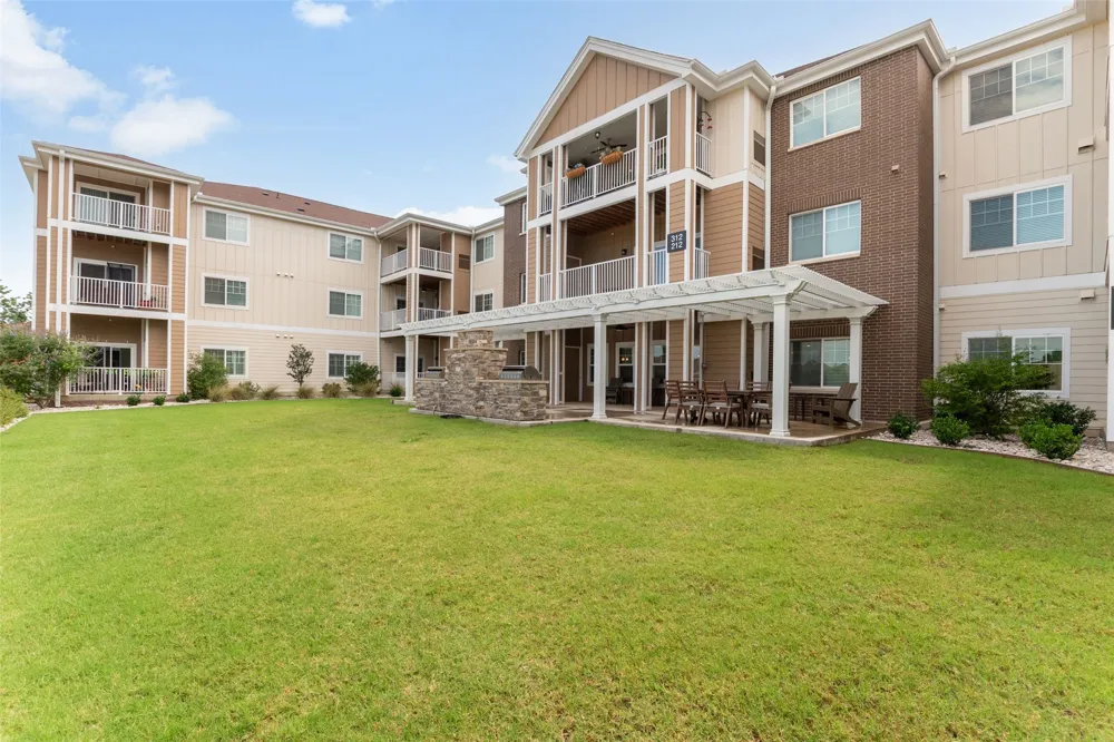 8381 Davis Boulevard #306 North Richland Hills, TX 76182