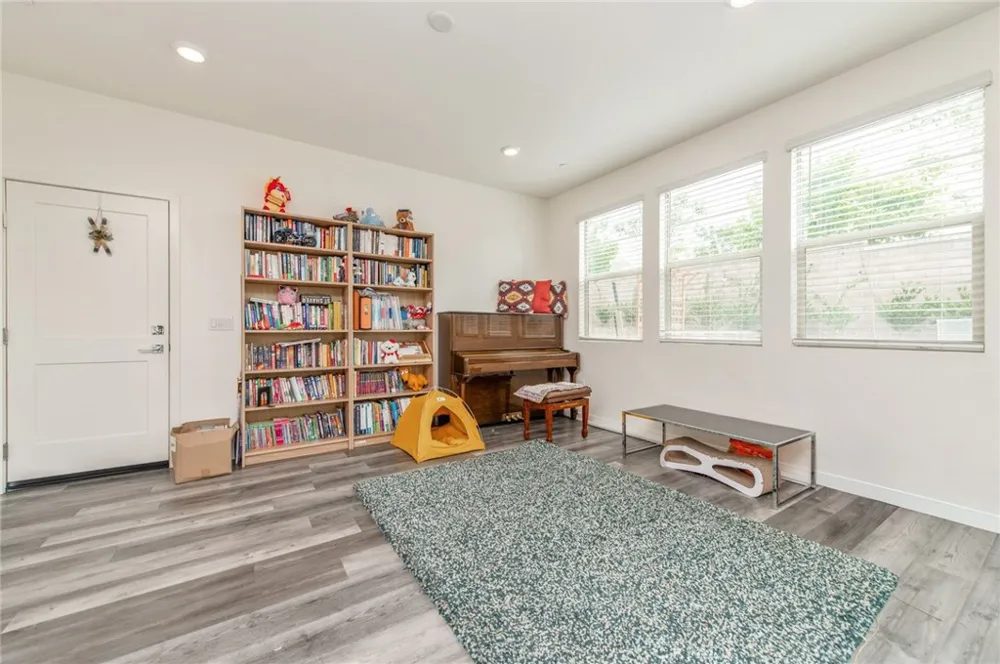 2205 Strawberry Court Upland, CA 91786
