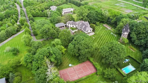 15 Sarosca Farm Lane