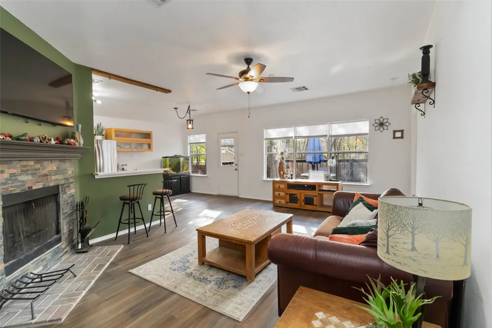 106 Shadow Wood Trail Cedar Creek, TX 78612