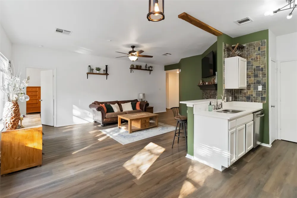 106 Shadow Wood Trail Cedar Creek, TX 78612