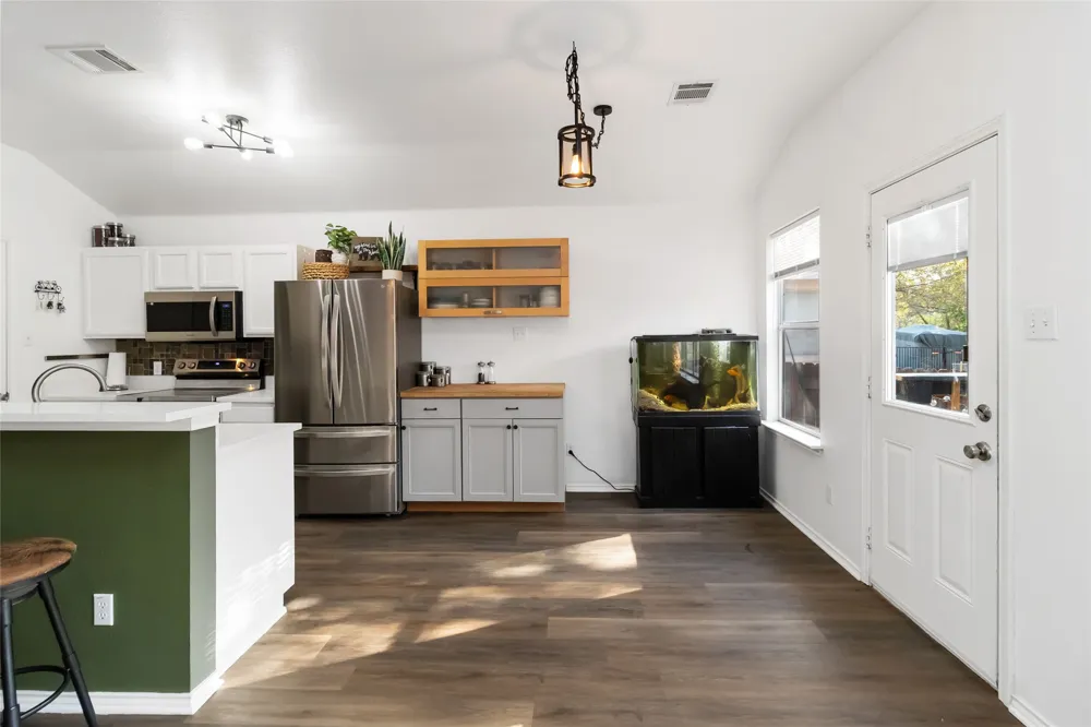 106 Shadow Wood Trail Cedar Creek, TX 78612