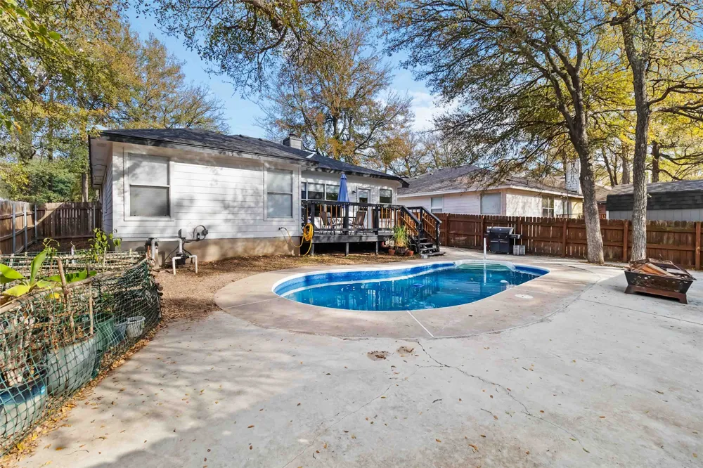 106 Shadow Wood Trail Cedar Creek, TX 78612