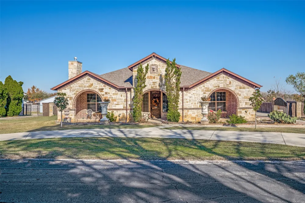308 Sheri Lane Roanoke, TX 76262