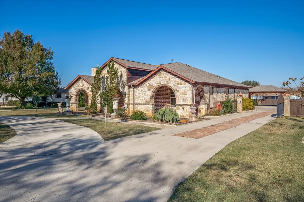 308 Sheri Lane Roanoke, TX 76262