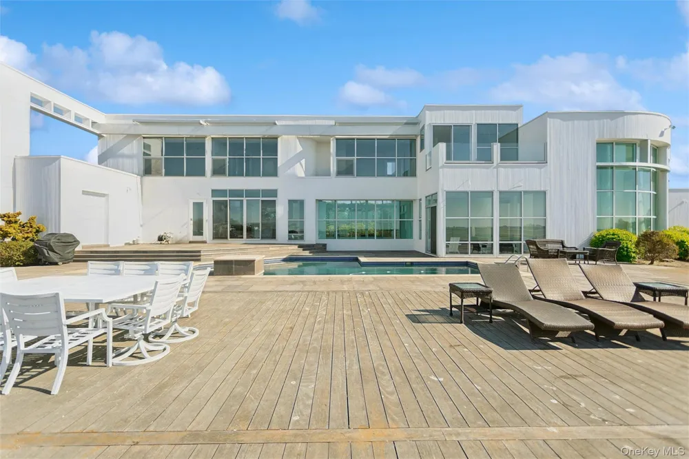 50 Heron Drive Hewlett Bay Park, NY 11557