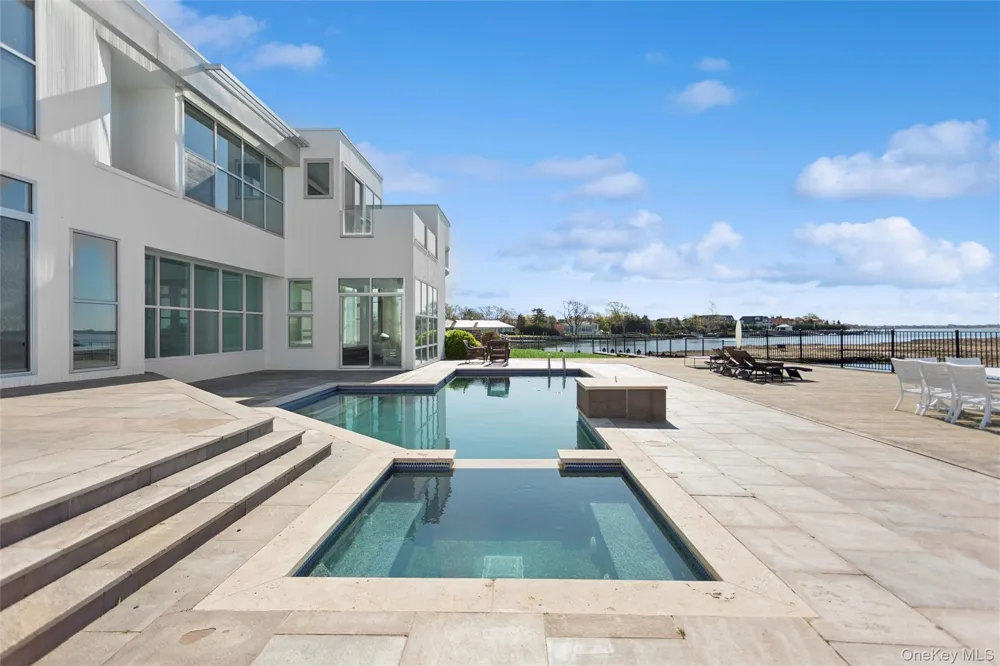 50 Heron Drive Hewlett Bay Park, NY 11557