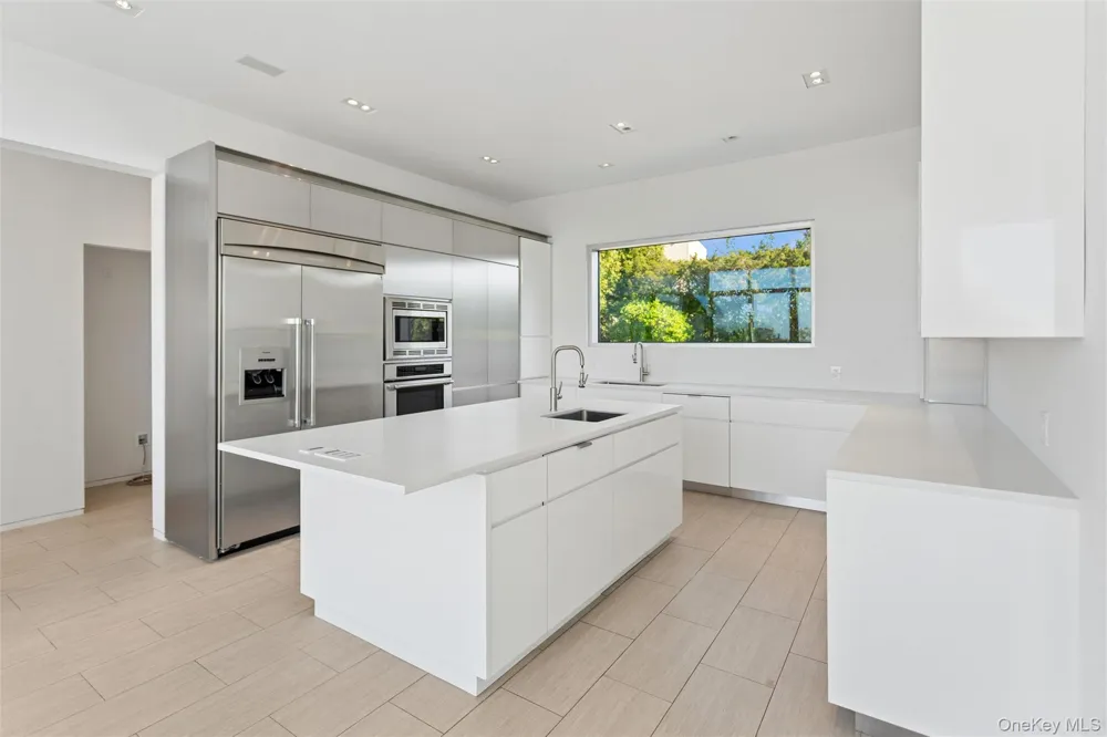 50 Heron Drive Hewlett Bay Park, NY 11557