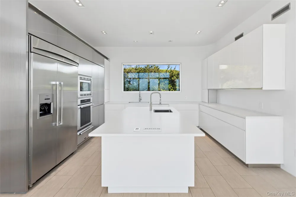 50 Heron Drive Hewlett Bay Park, NY 11557