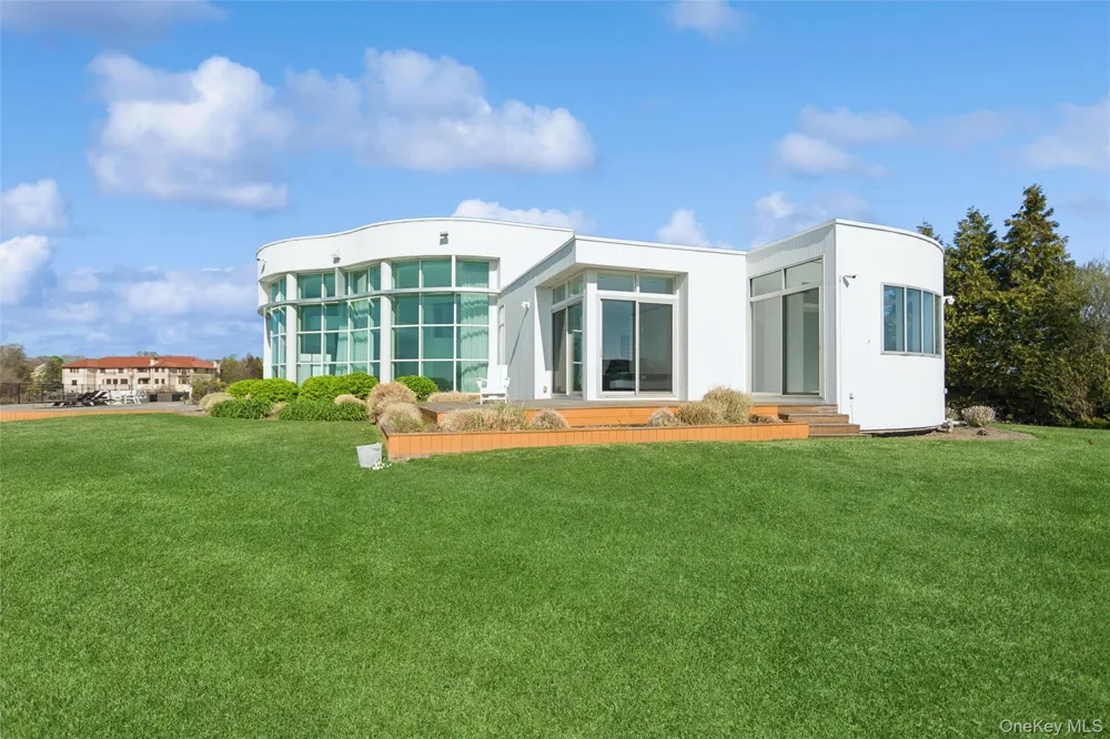 50 Heron Drive Hewlett Bay Park, NY 11557