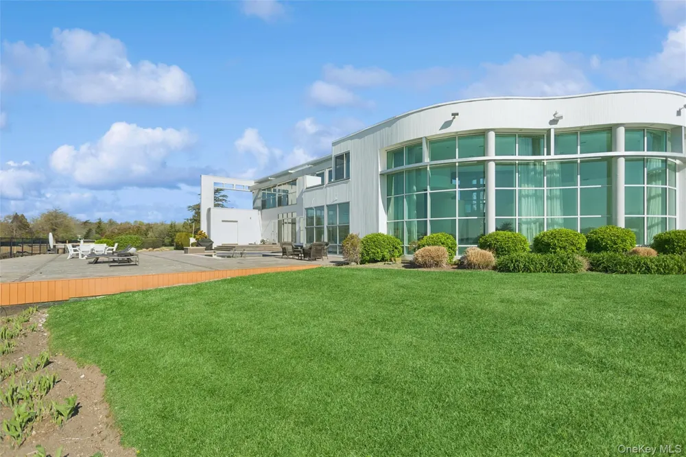 50 Heron Drive Hewlett Bay Park, NY 11557