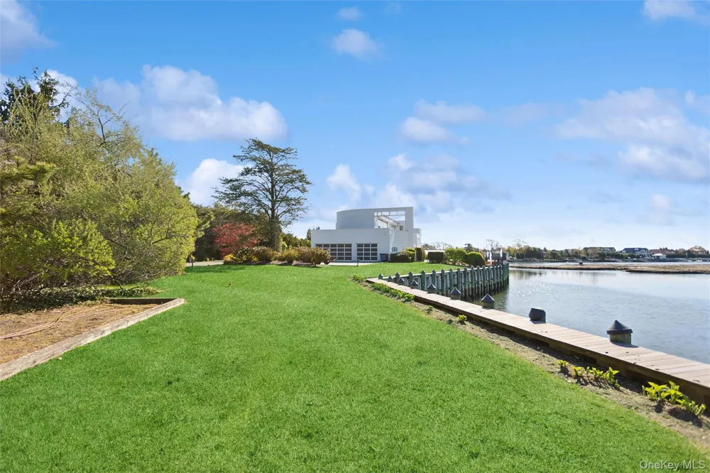 50 Heron Drive Hewlett Bay Park, NY 11557