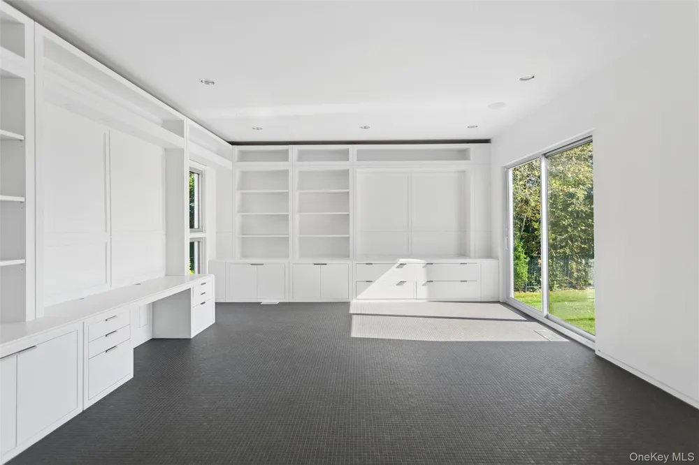 50 Heron Drive Hewlett Bay Park, NY 11557