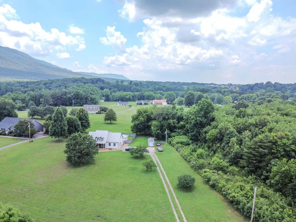 275 Spring Creek Road Delano, TN 37325
