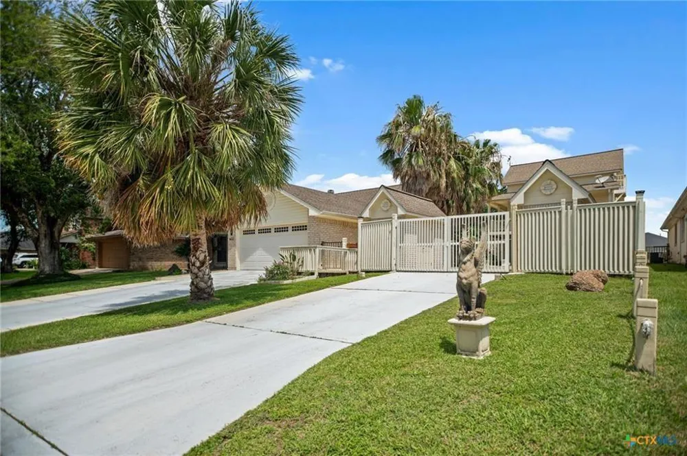 117 E Harbor Drive Port Lavaca, TX 77979