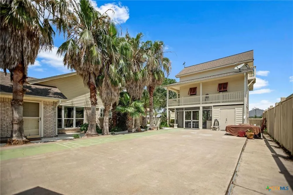 117 E Harbor Drive Port Lavaca, TX 77979