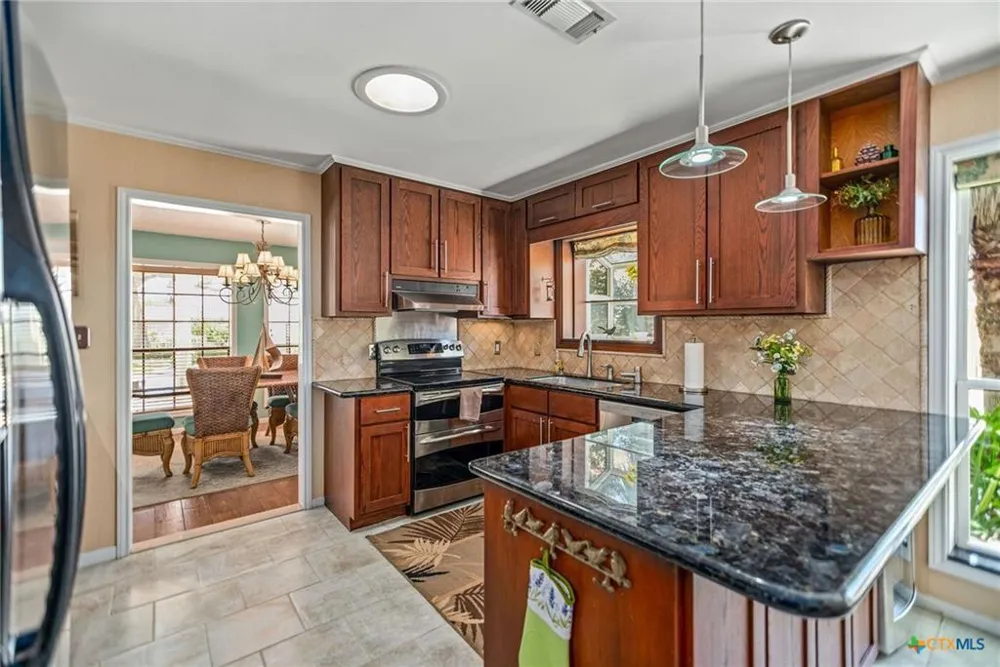 117 E Harbor Drive Port Lavaca, TX 77979