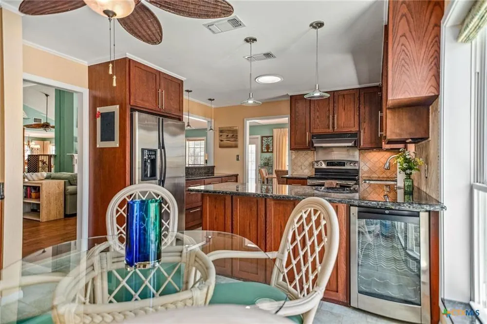 117 E Harbor Drive Port Lavaca, TX 77979