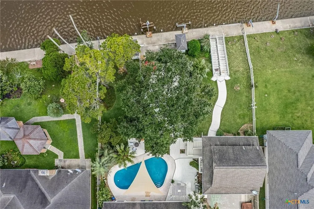 117 E Harbor Drive Port Lavaca, TX 77979