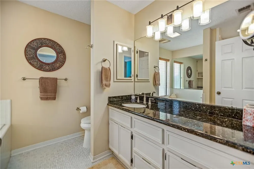 117 E Harbor Drive Port Lavaca, TX 77979