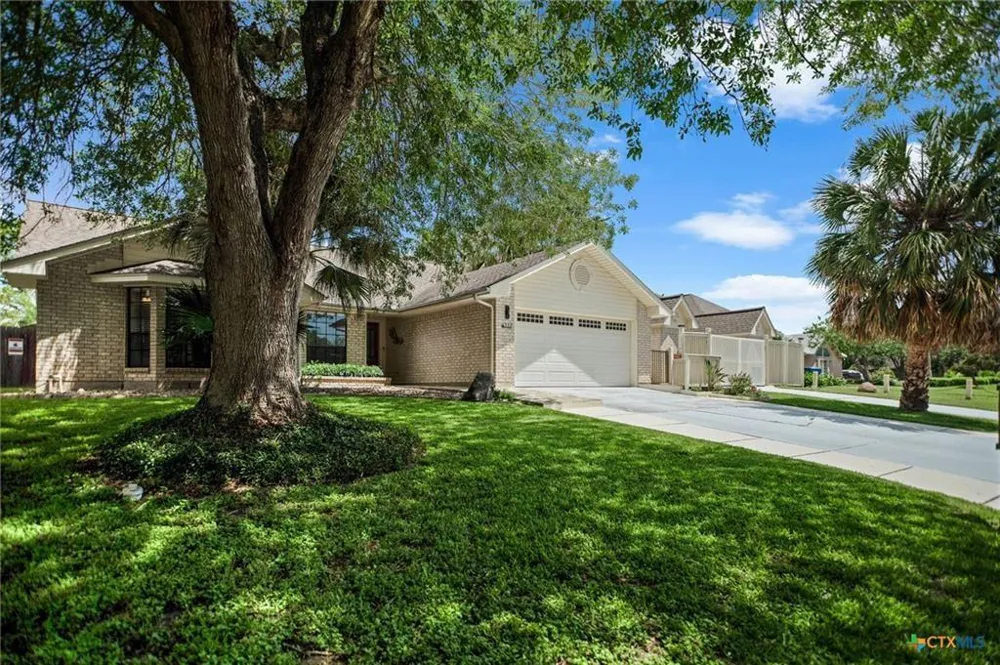 117 E Harbor Drive Port Lavaca, TX 77979