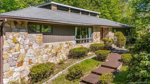 31 Dogwood Hills Road