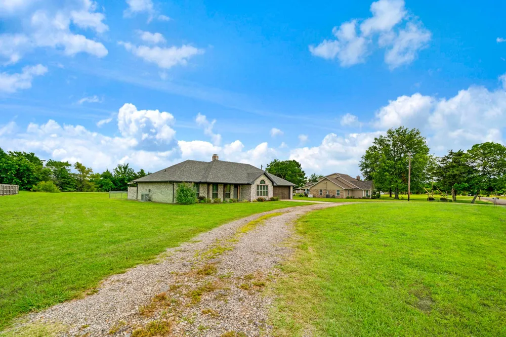 1250 CR 32240 Sumner, TX 75486