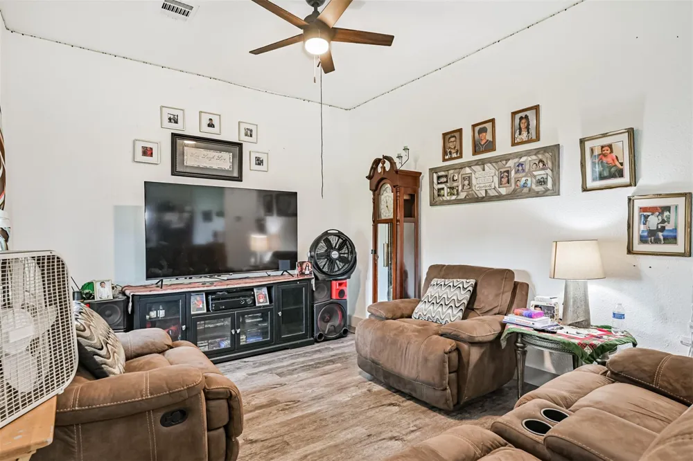 1400 South Broadway La Porte, TX 77571