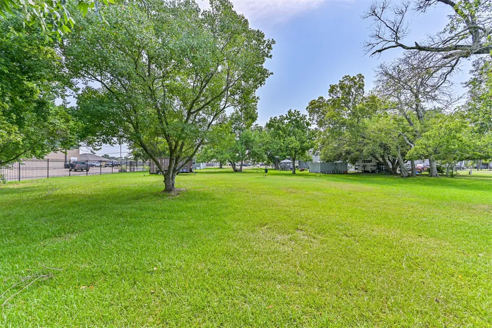 1400 South Broadway La Porte, TX 77571