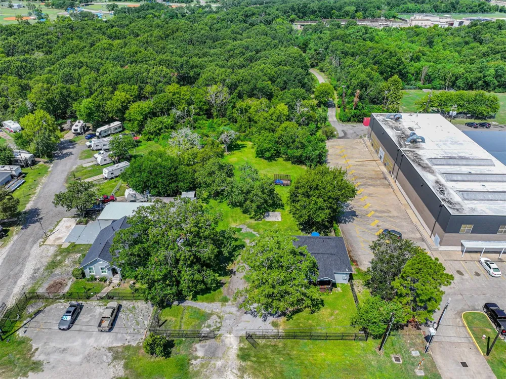1400 South Broadway La Porte, TX 77571