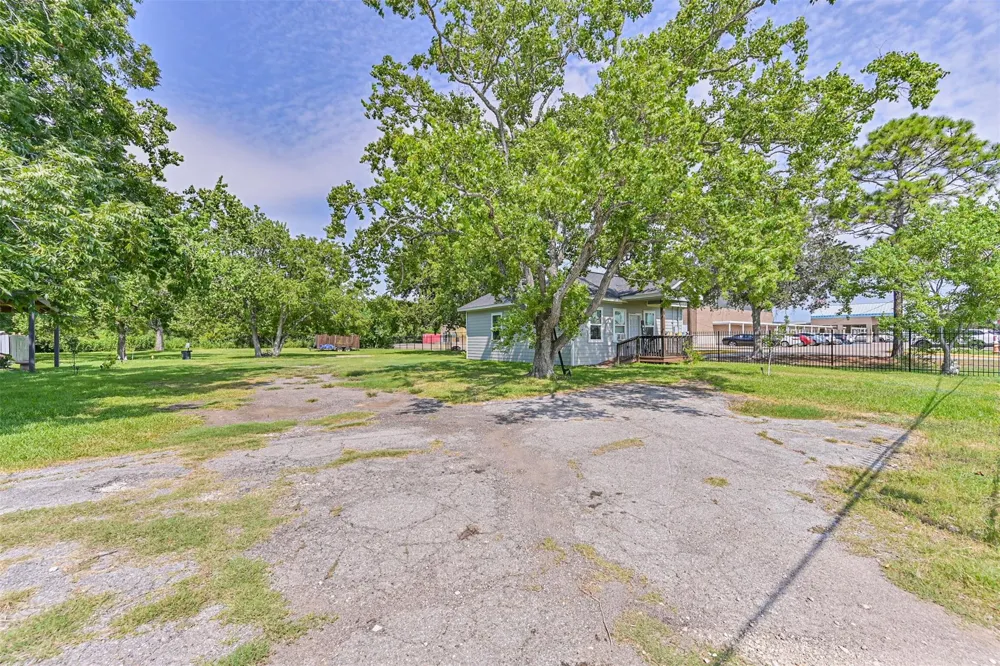 1400 South Broadway La Porte, TX 77571