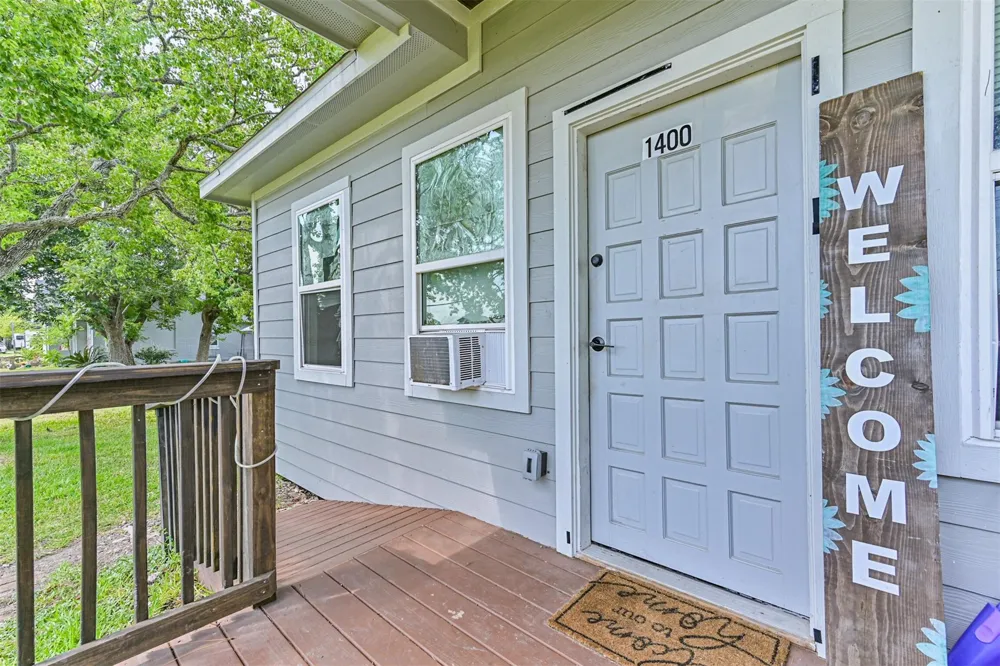 1400 South Broadway La Porte, TX 77571