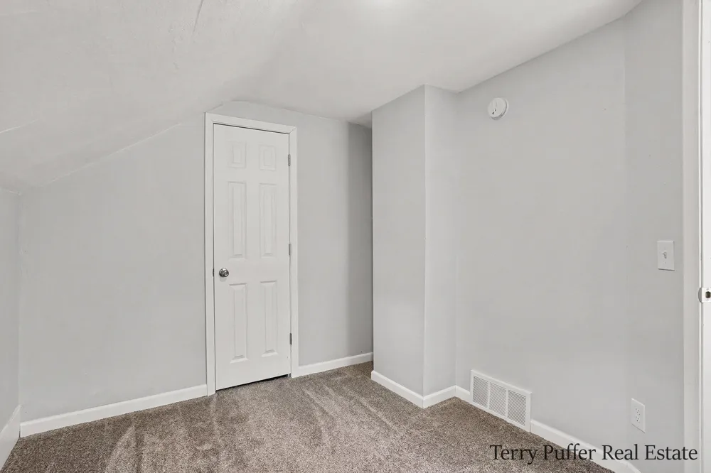 416 Pine Street Fruitport, MI 49415