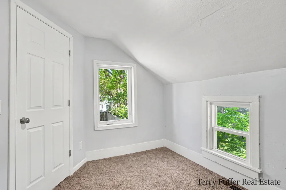 416 Pine Street Fruitport, MI 49415