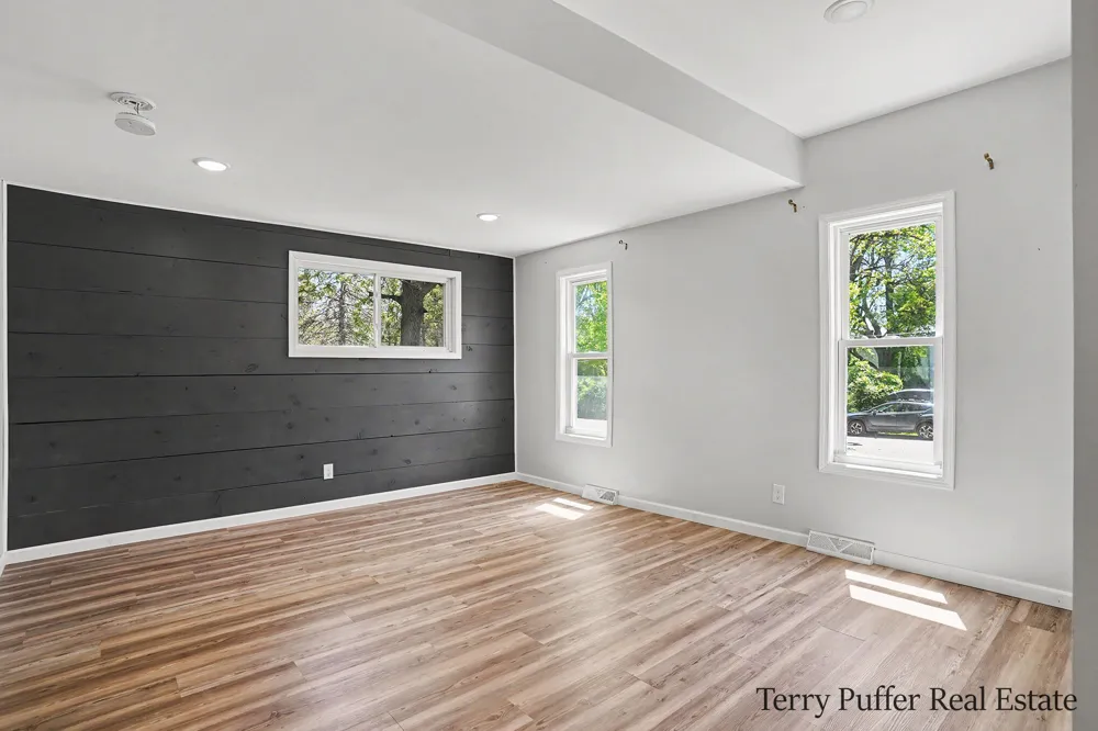 416 Pine Street Fruitport, MI 49415