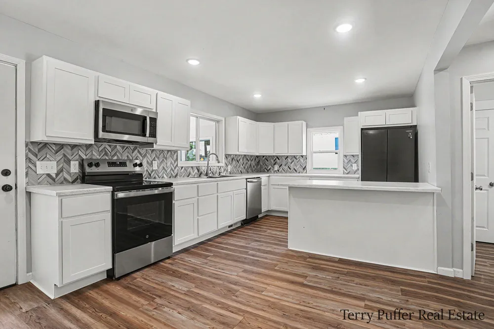 416 Pine Street Fruitport, MI 49415